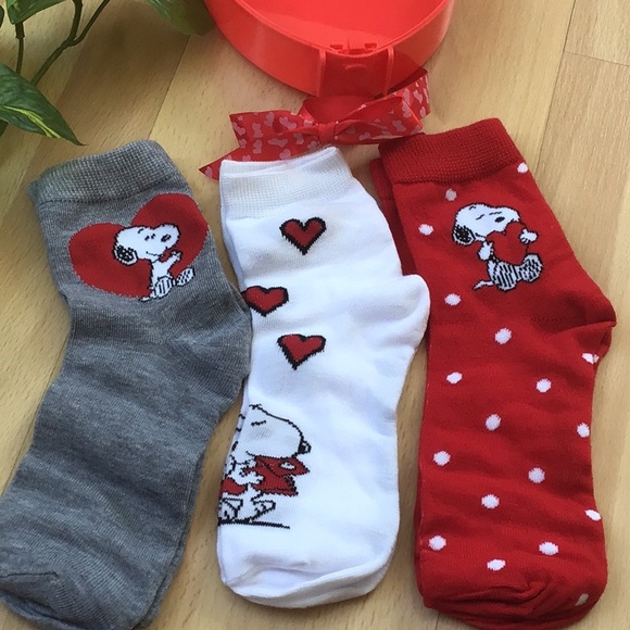 Snoopy Valentine’s Bow Sweater ❤️ + Socks in Heart Shaped Box / Peanuts - Picture 16 of 16